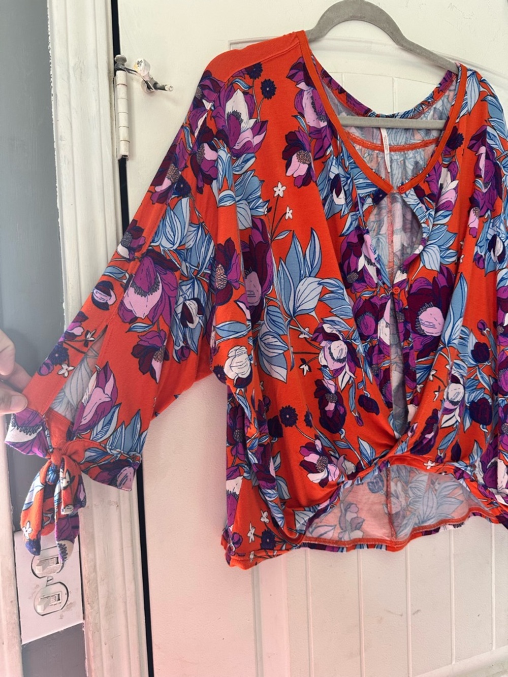 Free People Keepin On Twist Front Floral Slouchy Top - Size L - Picture 2 of 6